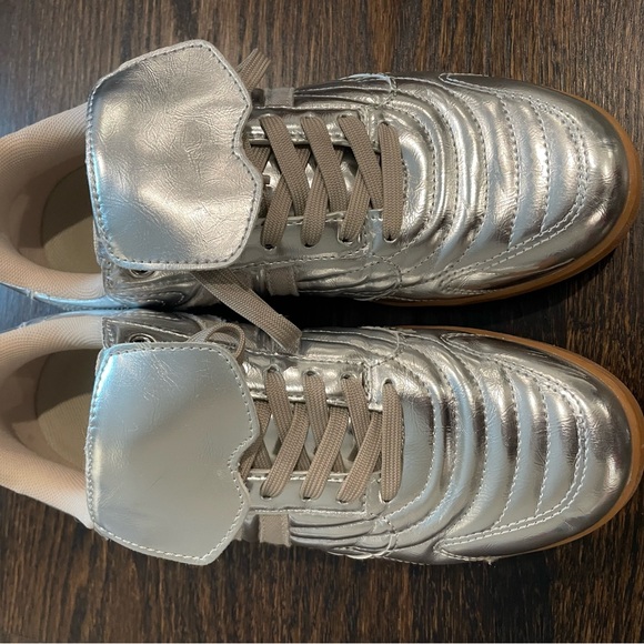 Steve Madden Like New Silver Madrid sneaker - Picture 4 of 10